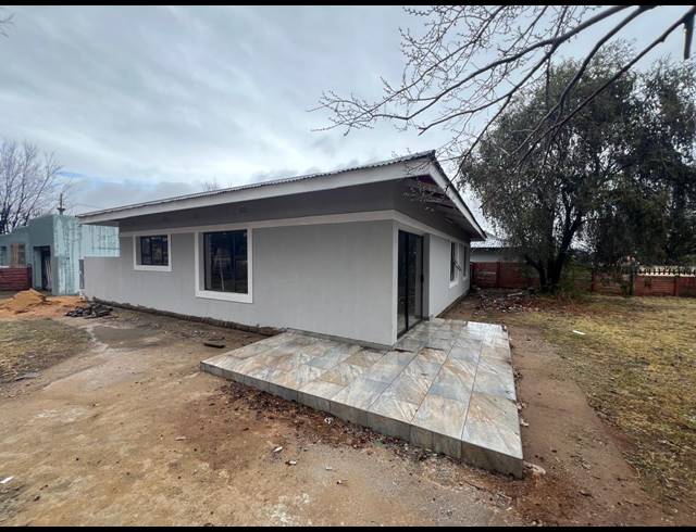 5 BEDROOM HOUSE FOR SALE IN THREE RIVERS